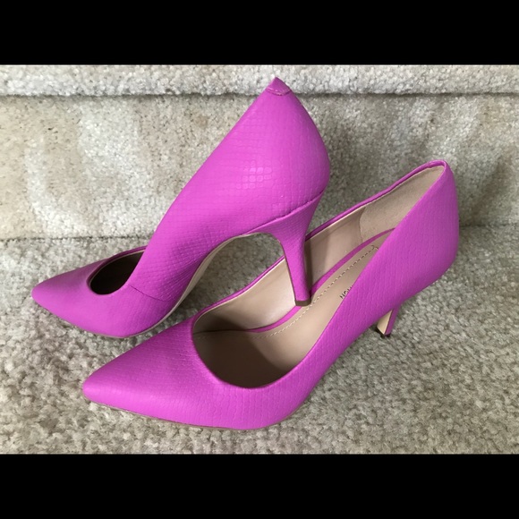 fuschia pumps
